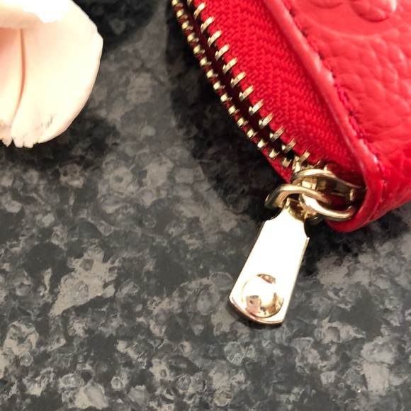 Louis Vuitton Fashion card holder. - Picture 3 of 4